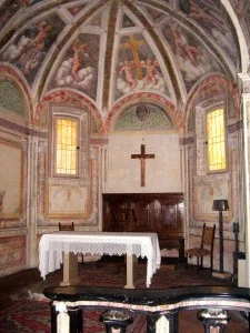 Interno dell'oratorio di Santa Marta con le pareti e le volte affrescate
